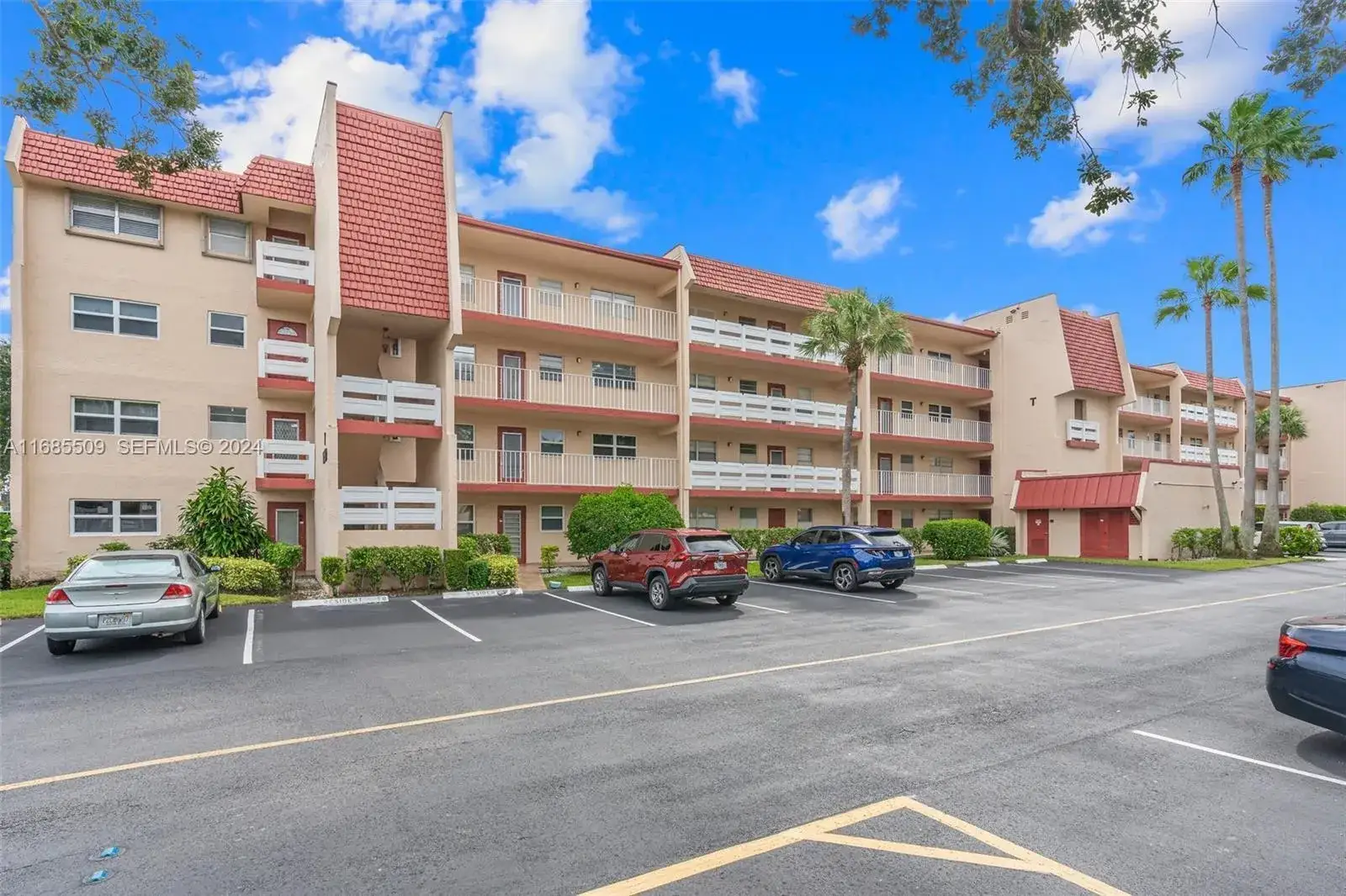 2 bedroom 2 bath Residential for sale at 1015 Country Club Drive # 307, Margate FL 33063