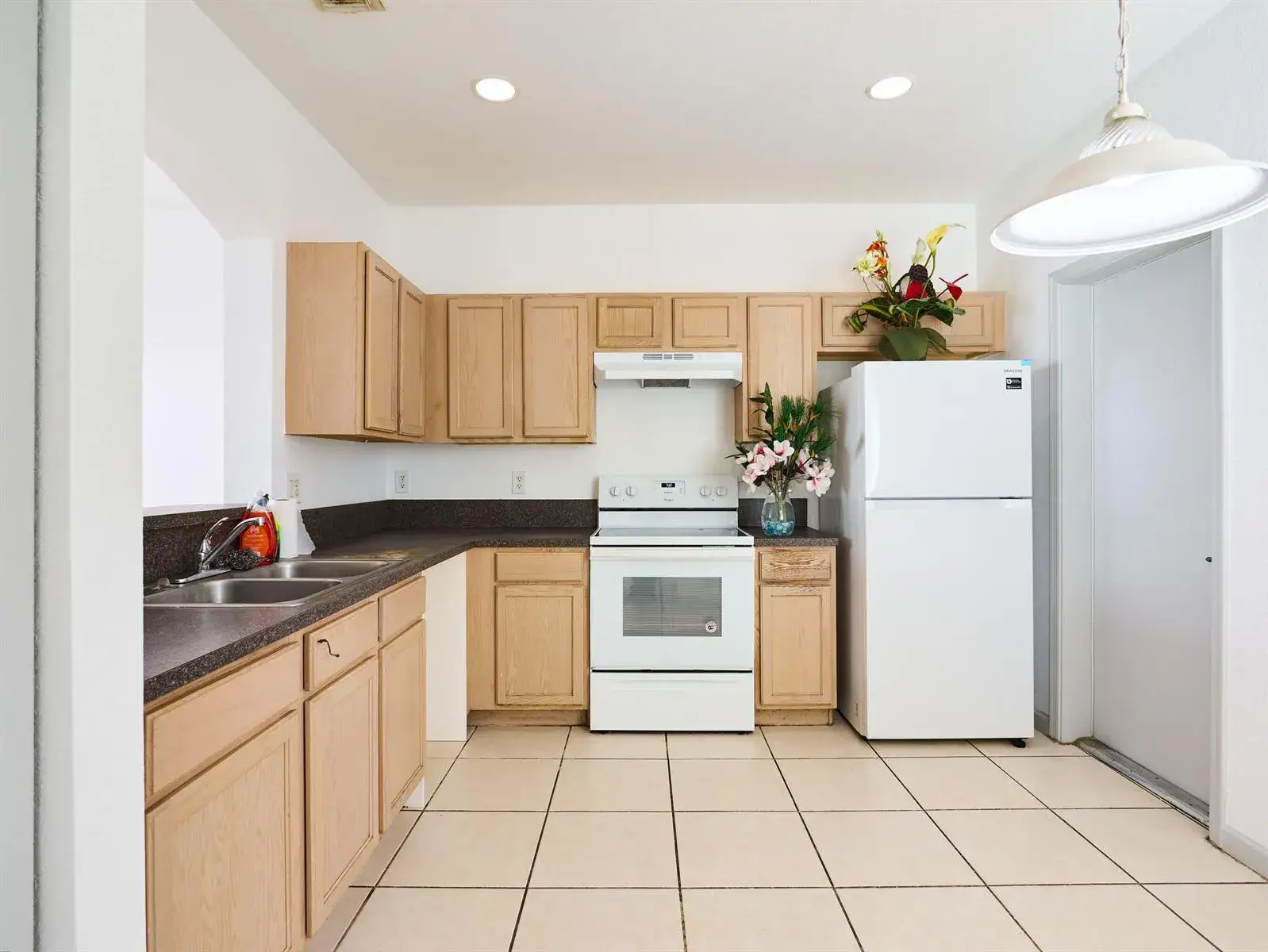 3 bedroom 2 bath Residential for sale at 2052 Oakhurst Way, Riviera Beach FL 33404