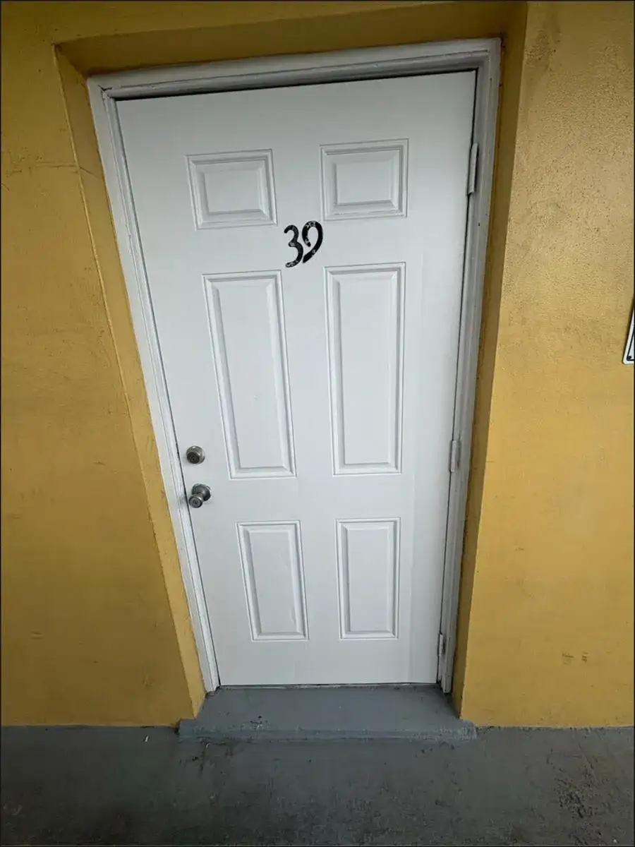 3 bedroom 2 bath Residential Lease for rent at 1501 Crescent Circle # E39, Lake Park FL 33403