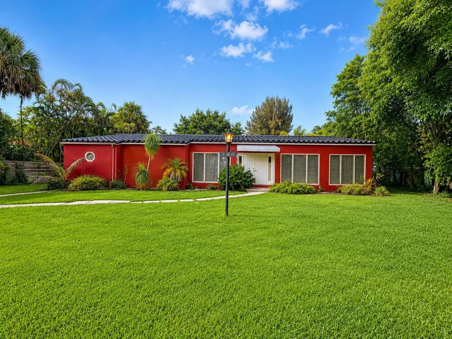 2 bedroom 3 bath Residential for sale at 300 Bayberry Drive, Plantation FL 33317