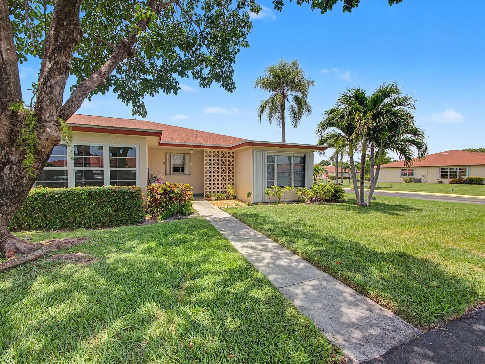 2 bedroom 2 bath Residential for sale at 4580 NW 3rd Street # D, Delray Beach FL 33445