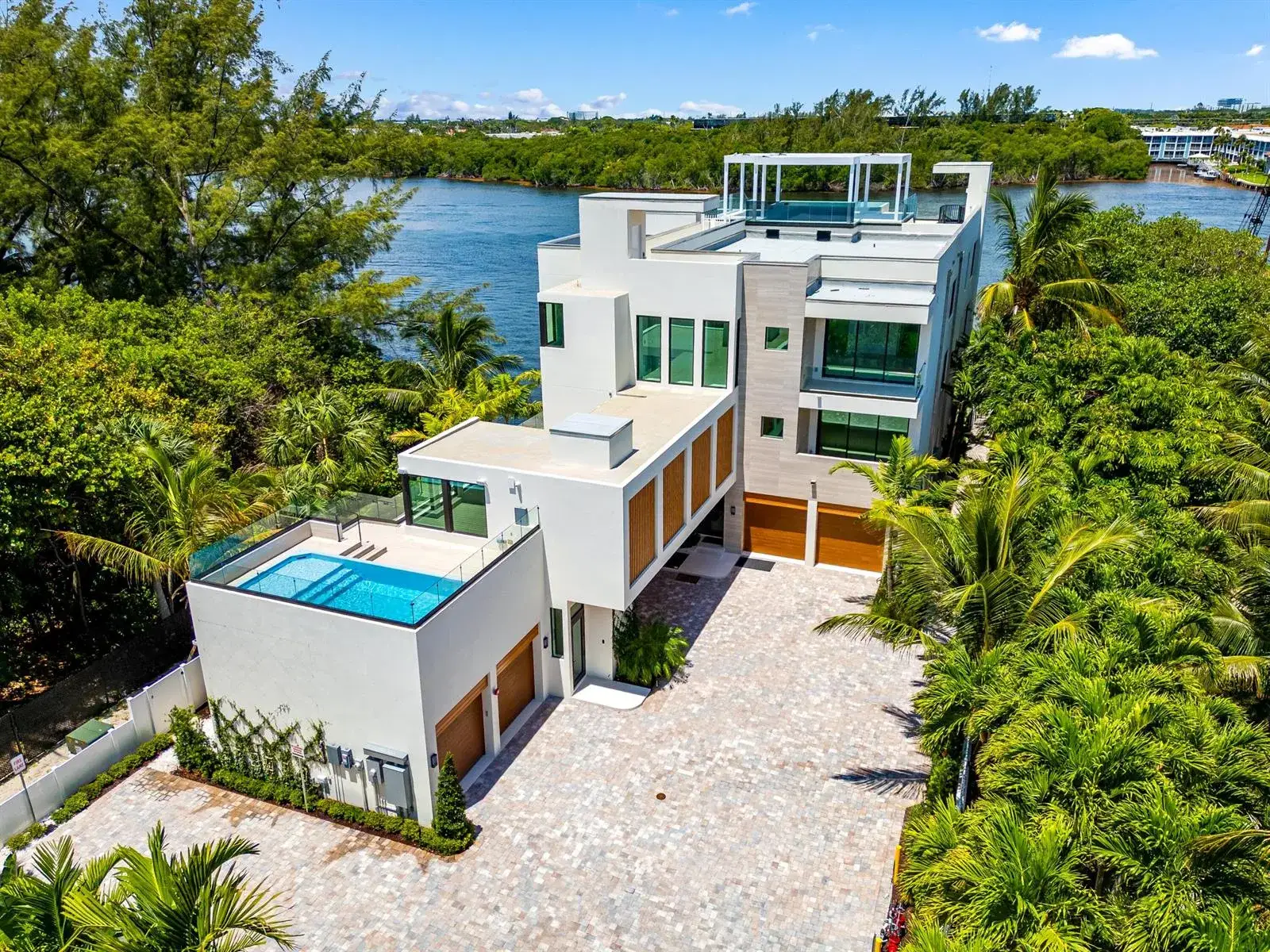 4 bedroom 4 bath Residential for sale at 900 Lago Mar Lane, Boca Raton FL 33431