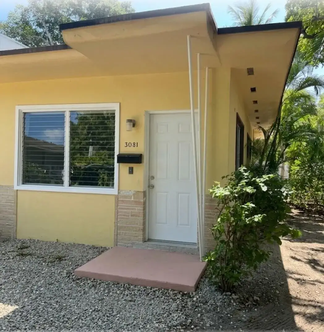 1 bedroom 1 bath Residential Lease for rent at 3081 Virginia Street, Miami FL 33133