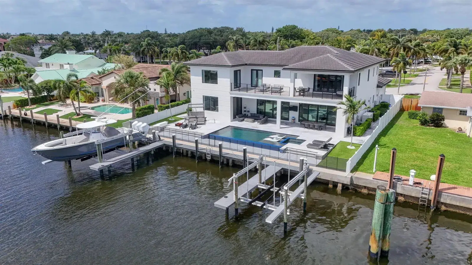 4 bedroom 5 bath Residential for sale at 824 Shore Drive, North Palm Beach FL 33408