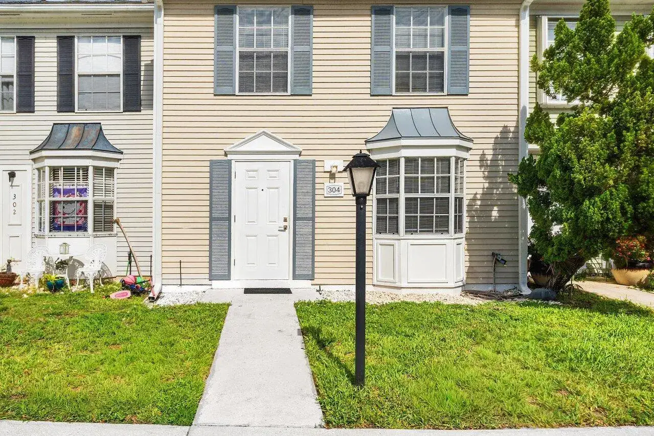 2 bedroom 2 bath Residential Lease for rent at 304 Georgian Park Drive, Jupiter FL 33458