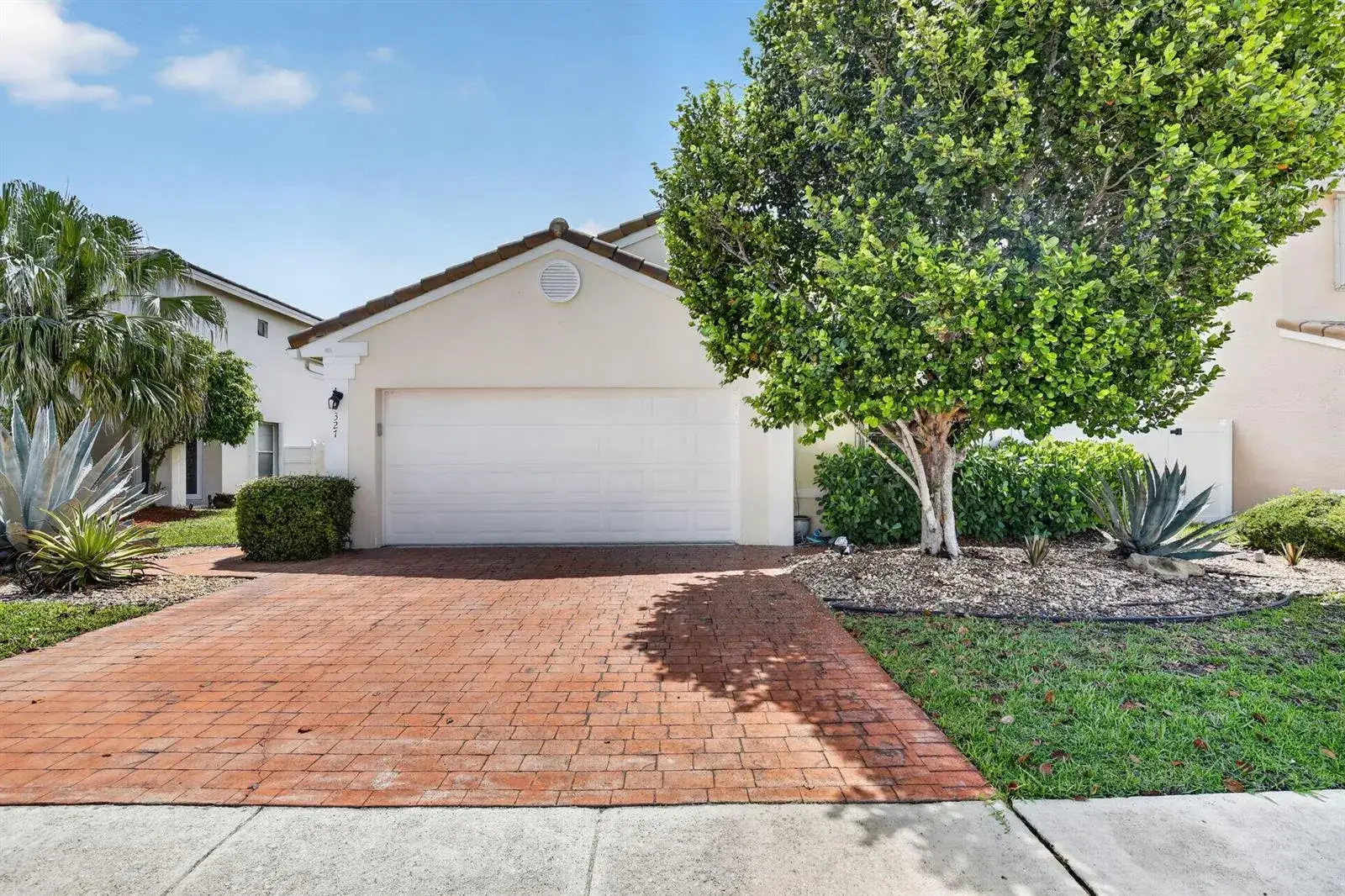 3 bedroom 2 bath Residential for sale at 327 SW 191st Terrace, Pembroke Pines FL 33029