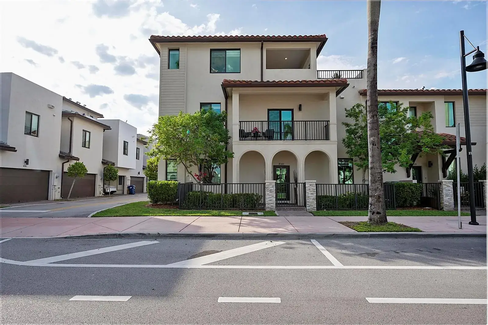 3 bedroom 2 bath Residential for sale at 8321 Central Park Boulevard, Doral FL 33166