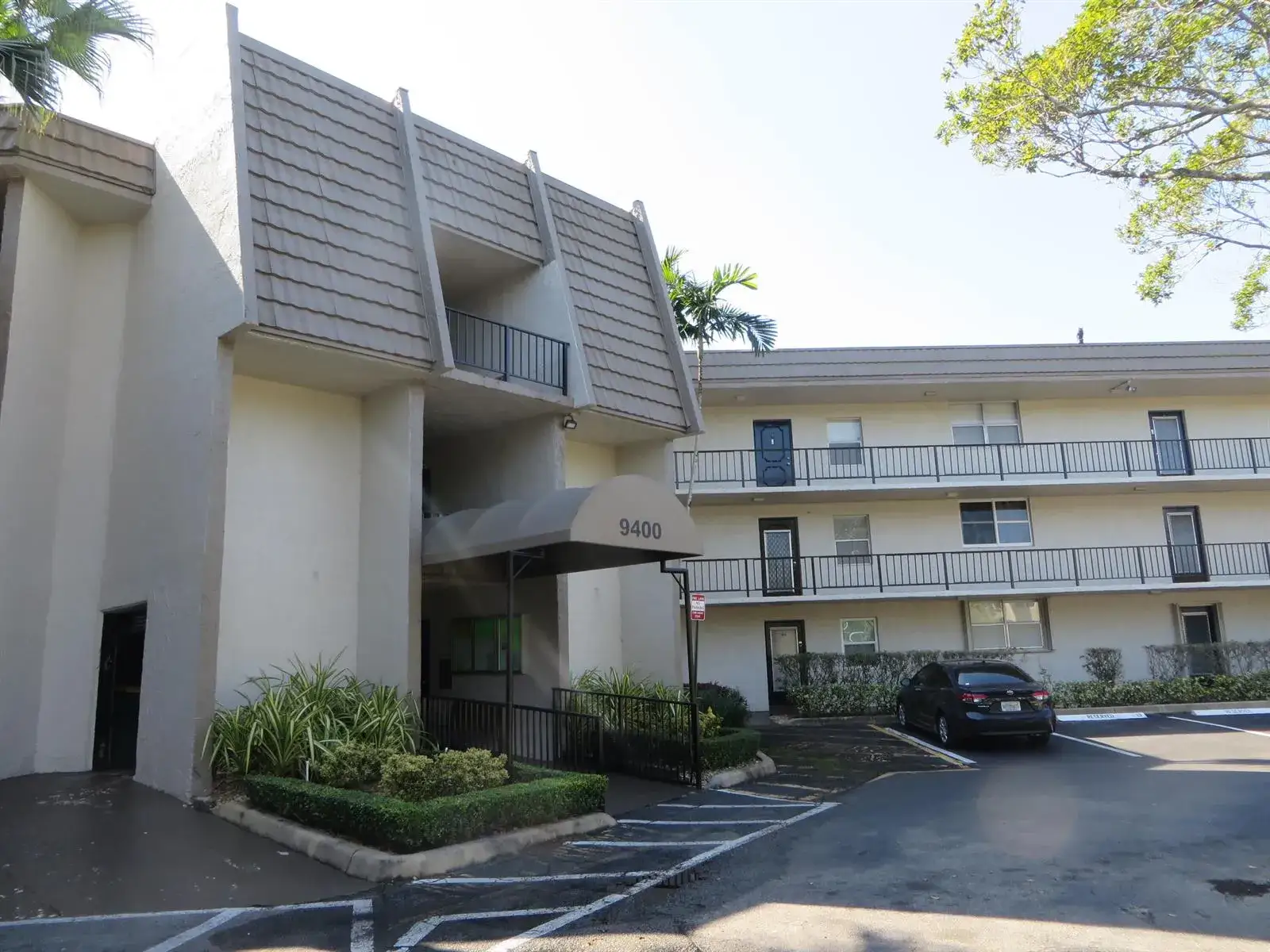2 bedroom 2 bath Residential for sale at 9400 Lime Bay Boulevard # 106, Tamarac FL 33321