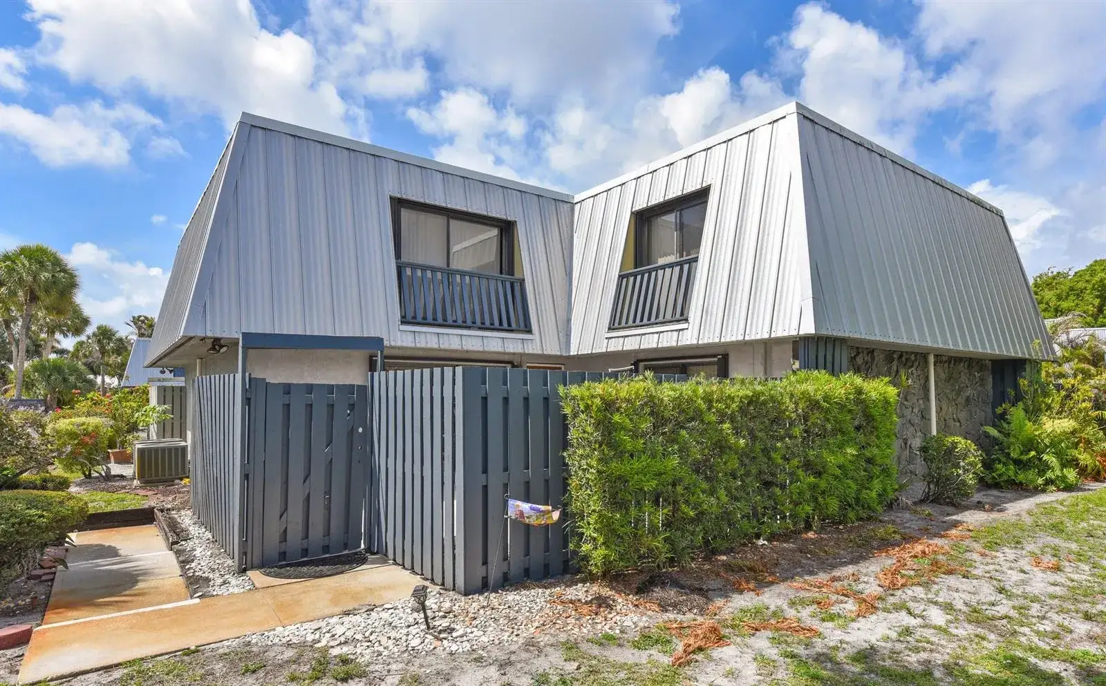 2 bedroom 2 bath Residential for sale at 3802 SE Jefferson Street, Stuart FL 34997