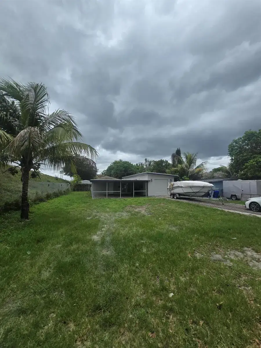 4 bedroom 4 bath Residential for sale at 6209 Grant Street, Hollywood FL 33024