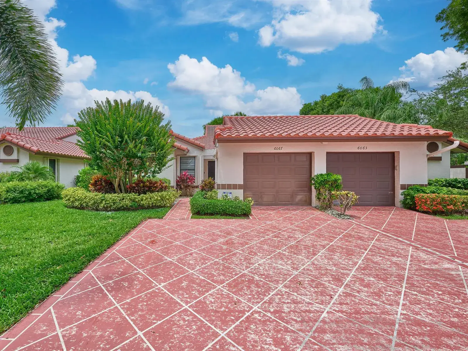 2 bedroom 2 bath Residential for sale at 6067 Kings Gate Circle, Delray Beach FL 33484