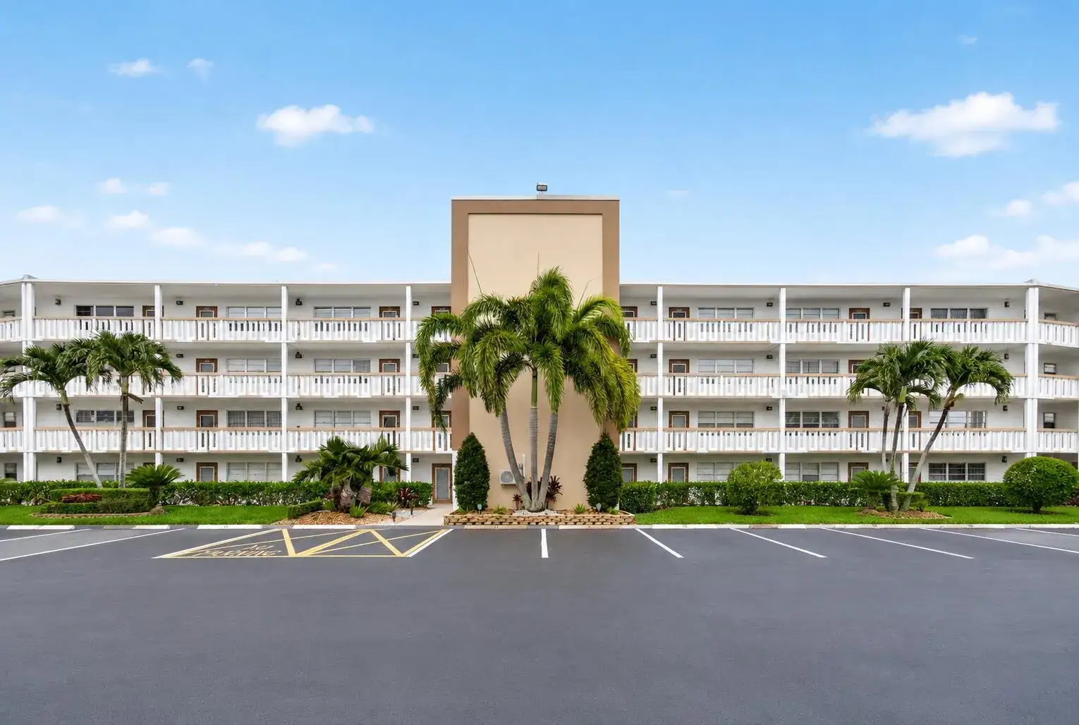 1 bedroom 1 bath Residential for sale at 3008 Cornwall A, Boca Raton FL 33434