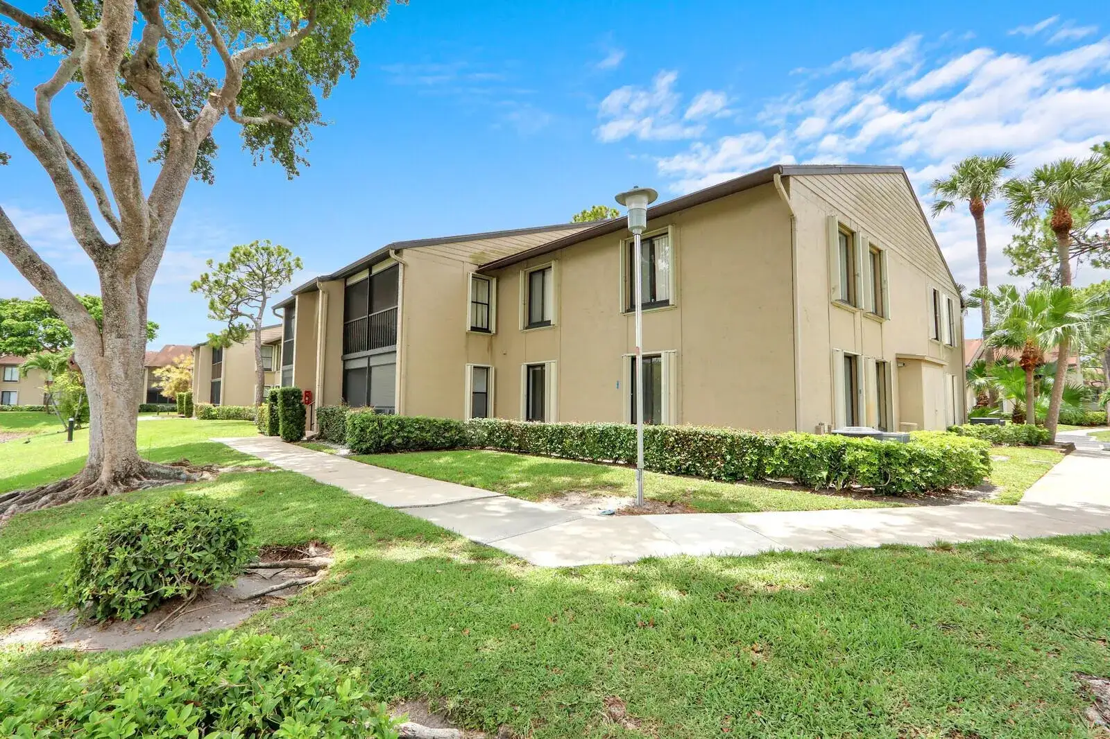 3 bedroom 2 bath Residential for sale at 715 Sunny Pine Way # B1, FL 33415
