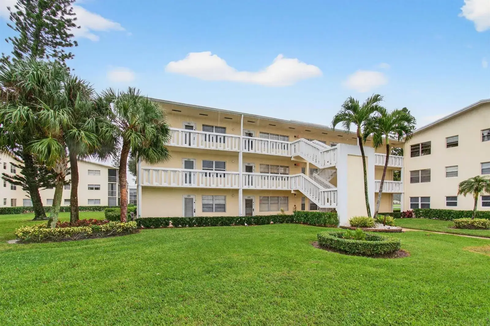 2 bedroom 1 bath Residential for sale at 290 Dorset G, Boca Raton FL 33434