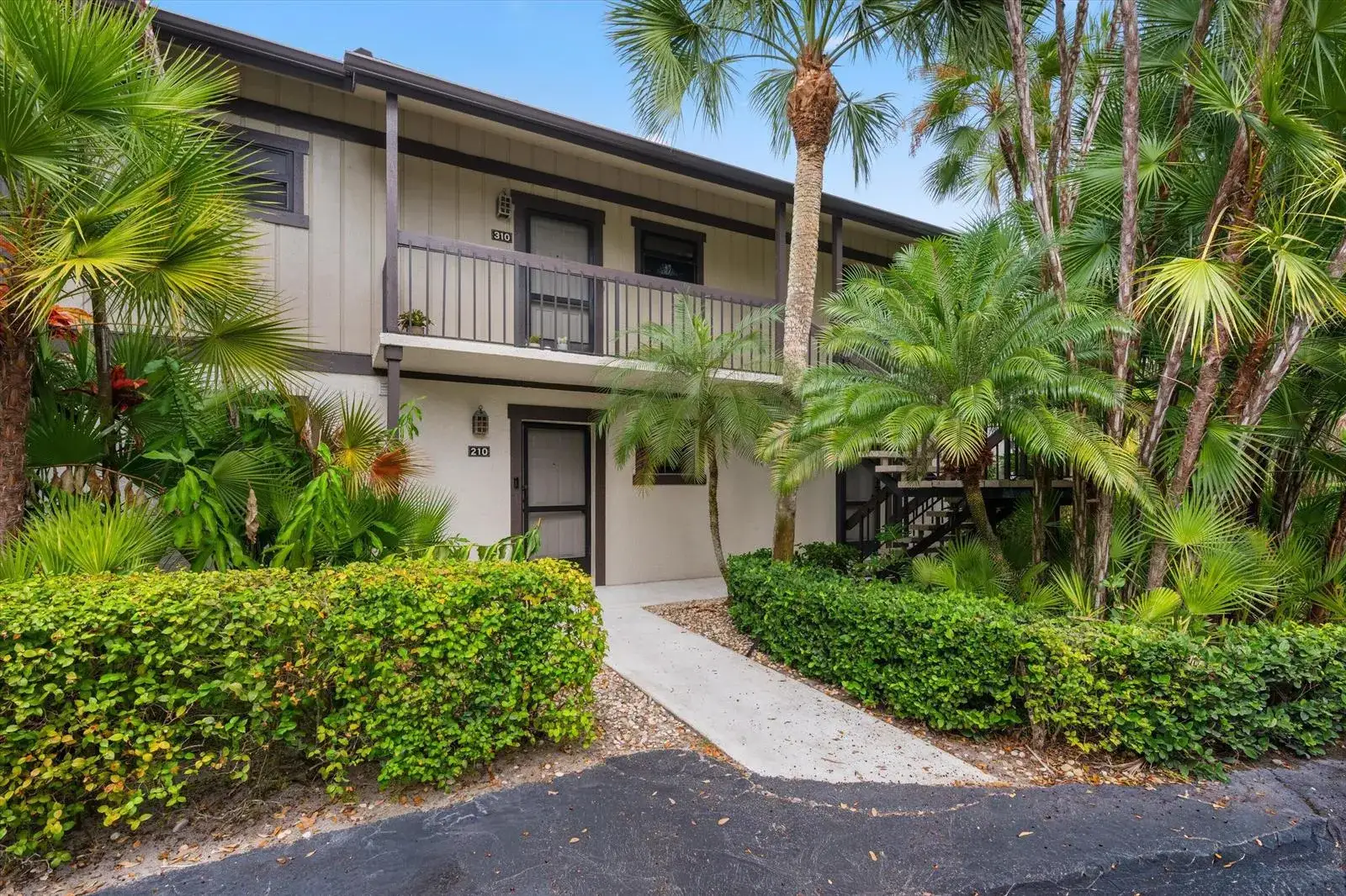 1 bedroom 1 bath Residential Lease for rent at 13334 Polo Club Road # 211, Wellington FL 33414