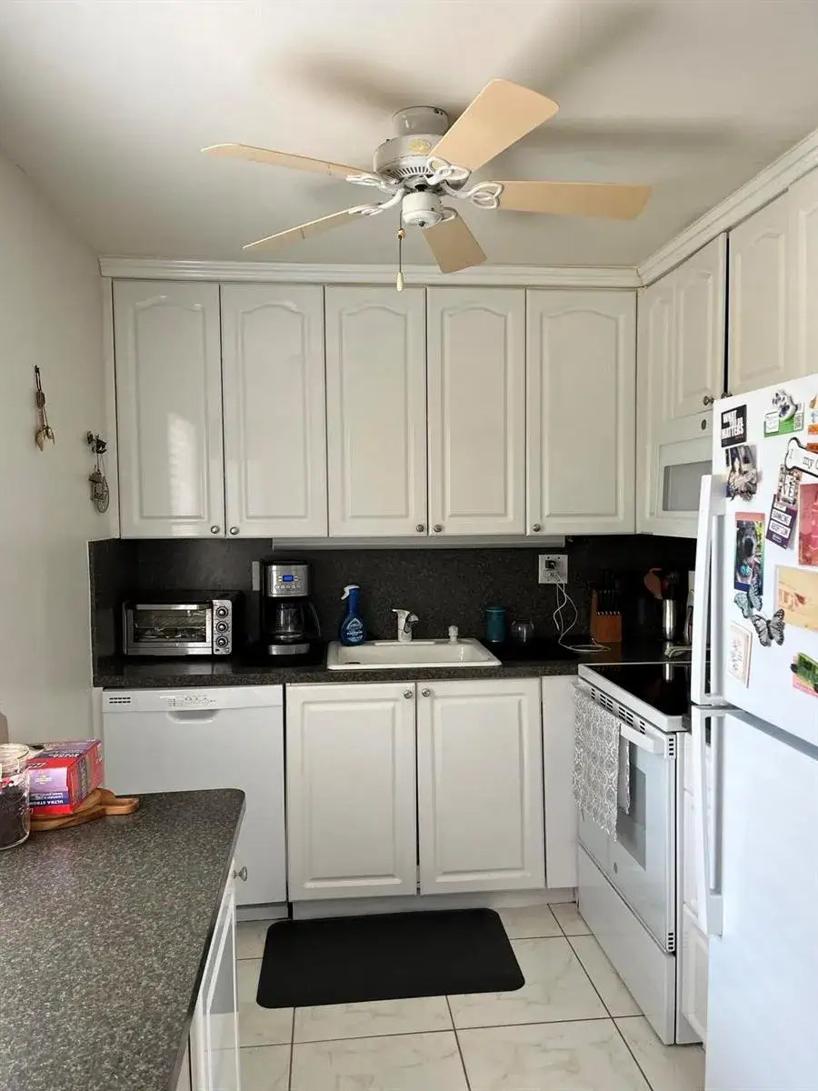 2 bedroom 2 bath Residential for sale at 358 Burgundy H, Delray Beach FL 33484