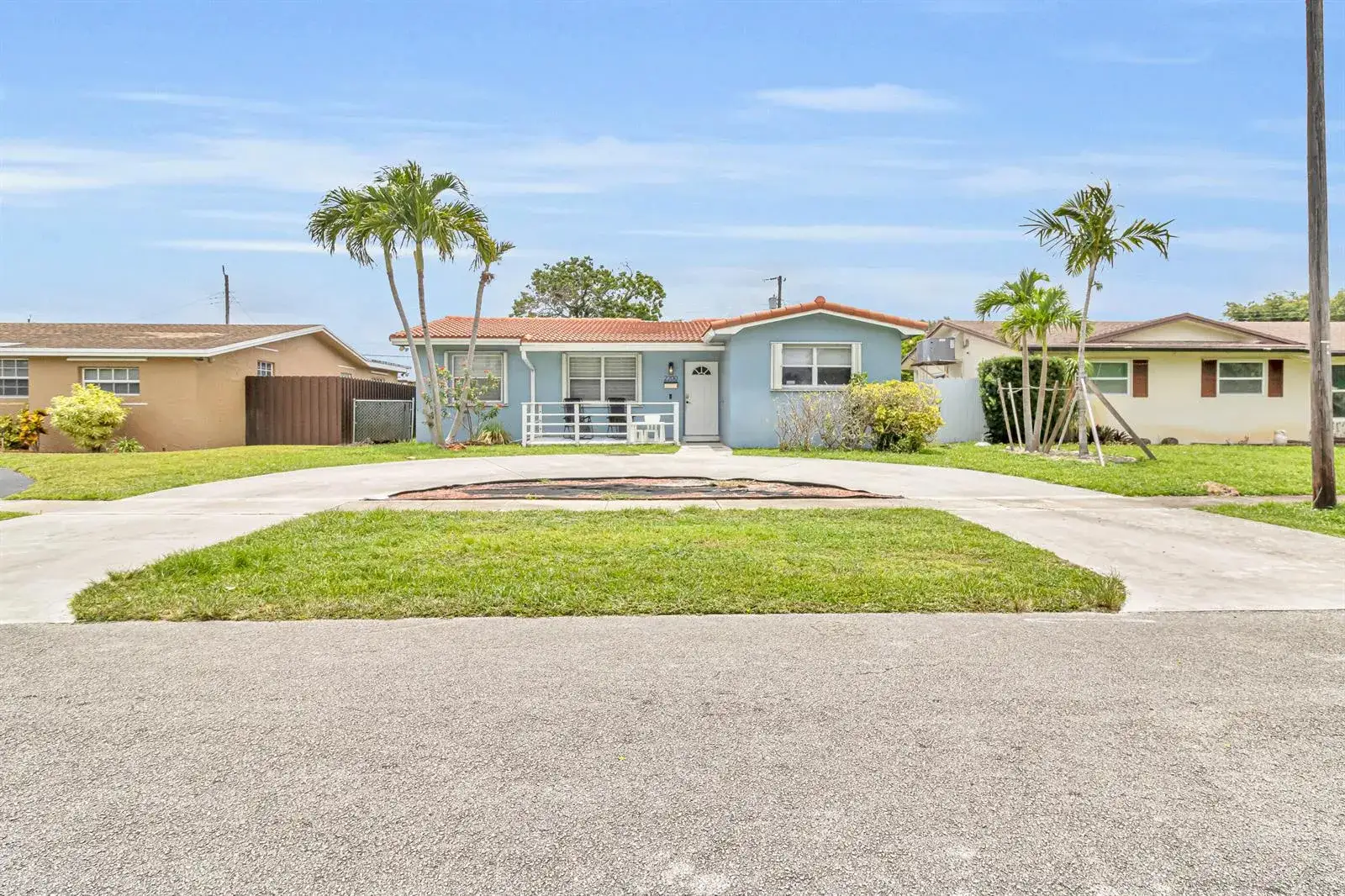 3 bedroom 2 bath Residential for sale at 2200 N 47th Avenue, Hollywood FL 33021