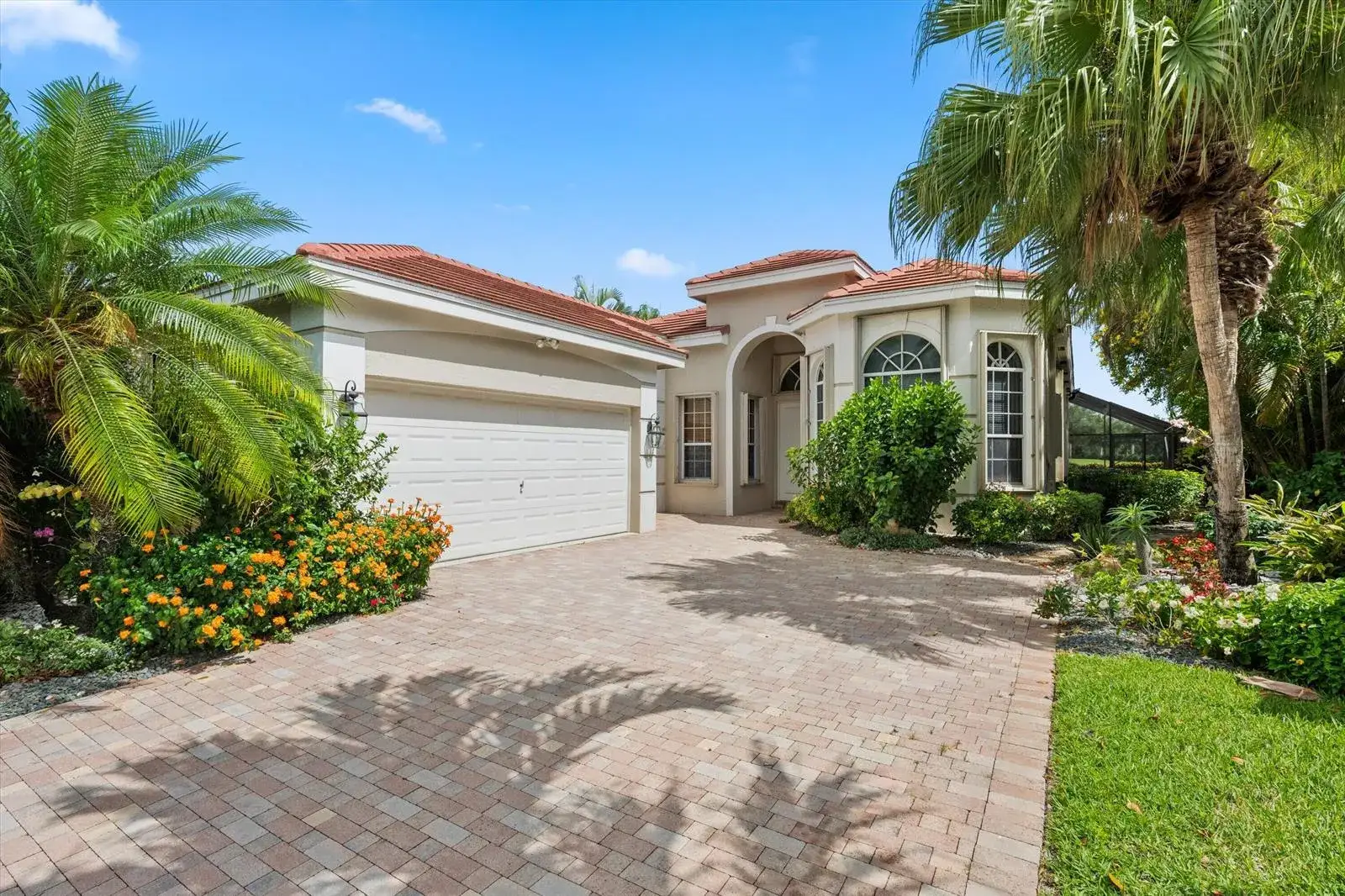 2 bedroom 2 bath Residential for sale at 10911 Royal Devon Way, Lake Worth FL 33449