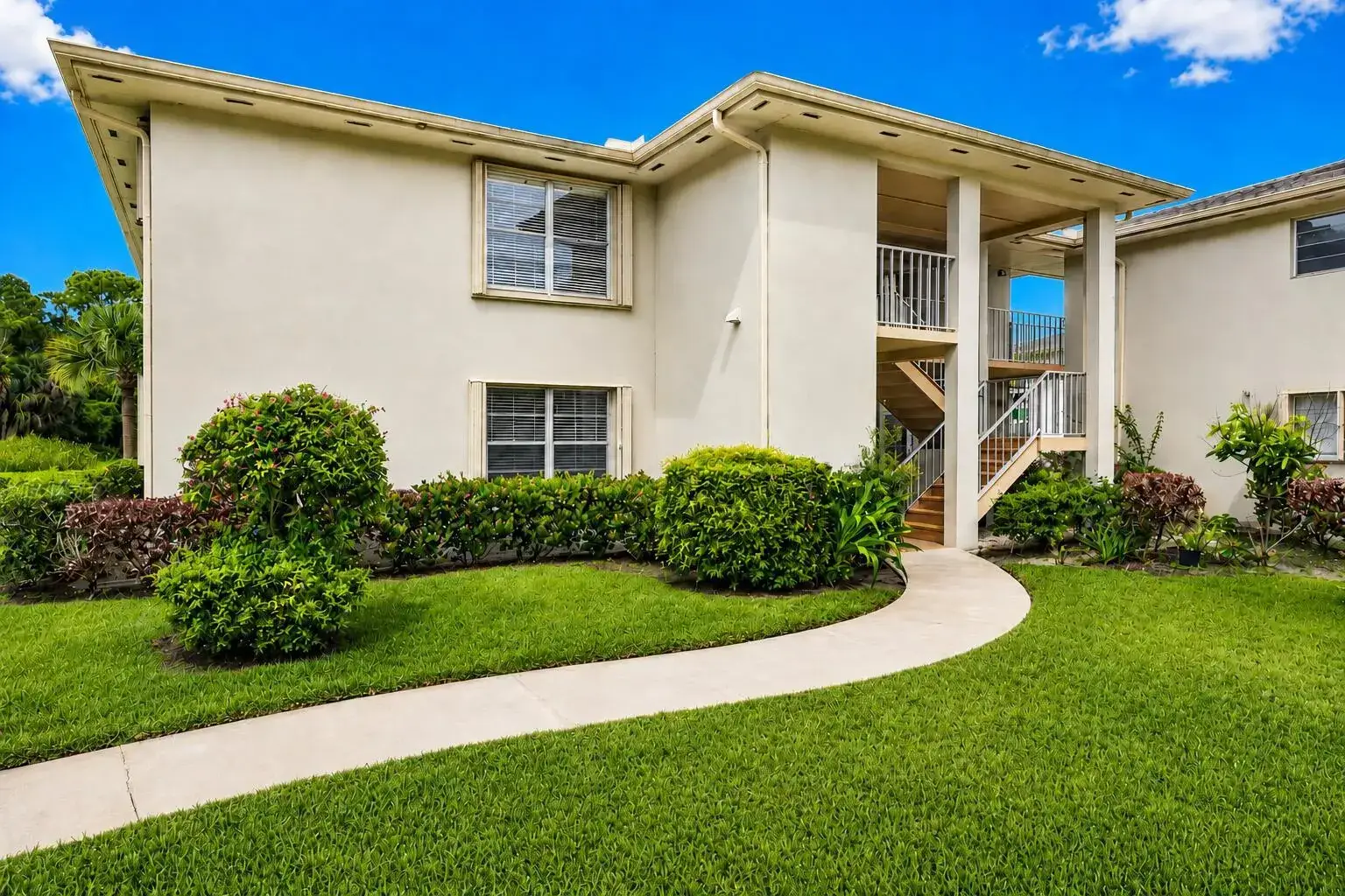 2 bedroom 2 bath Residential for sale at 1 Lake Vista Trail # 207, Port St. Lucie FL 34952