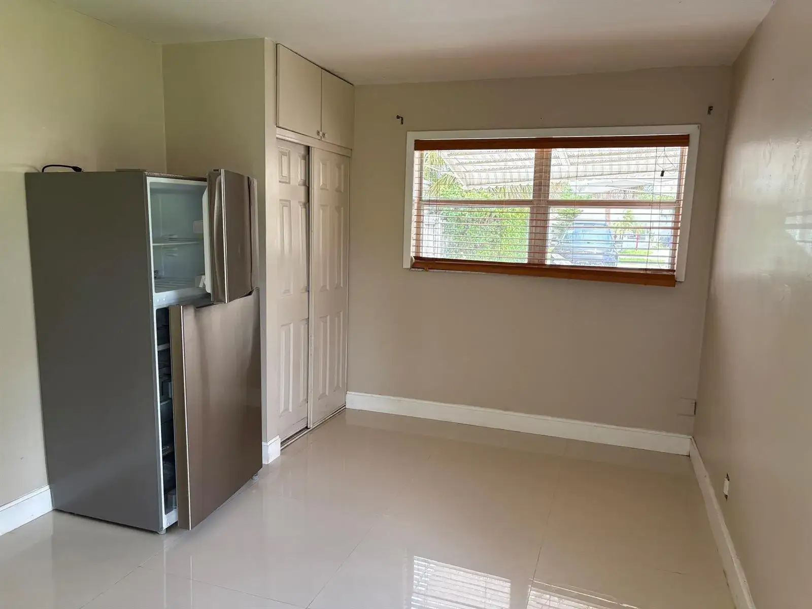1 bath Residential Lease for rent at 706 Glenn Parkway Rear, Hollywood FL 33021