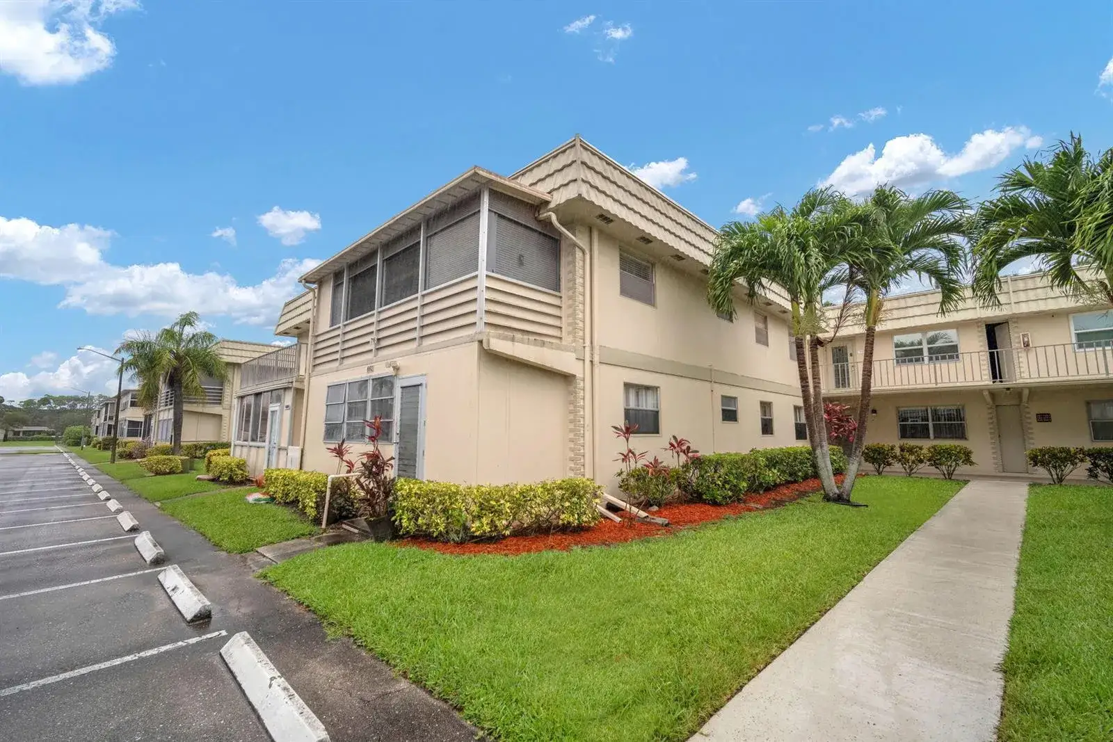 2 bedroom 2 bath Residential for sale at 716 Saxony Place # O, Delray Beach FL 33446