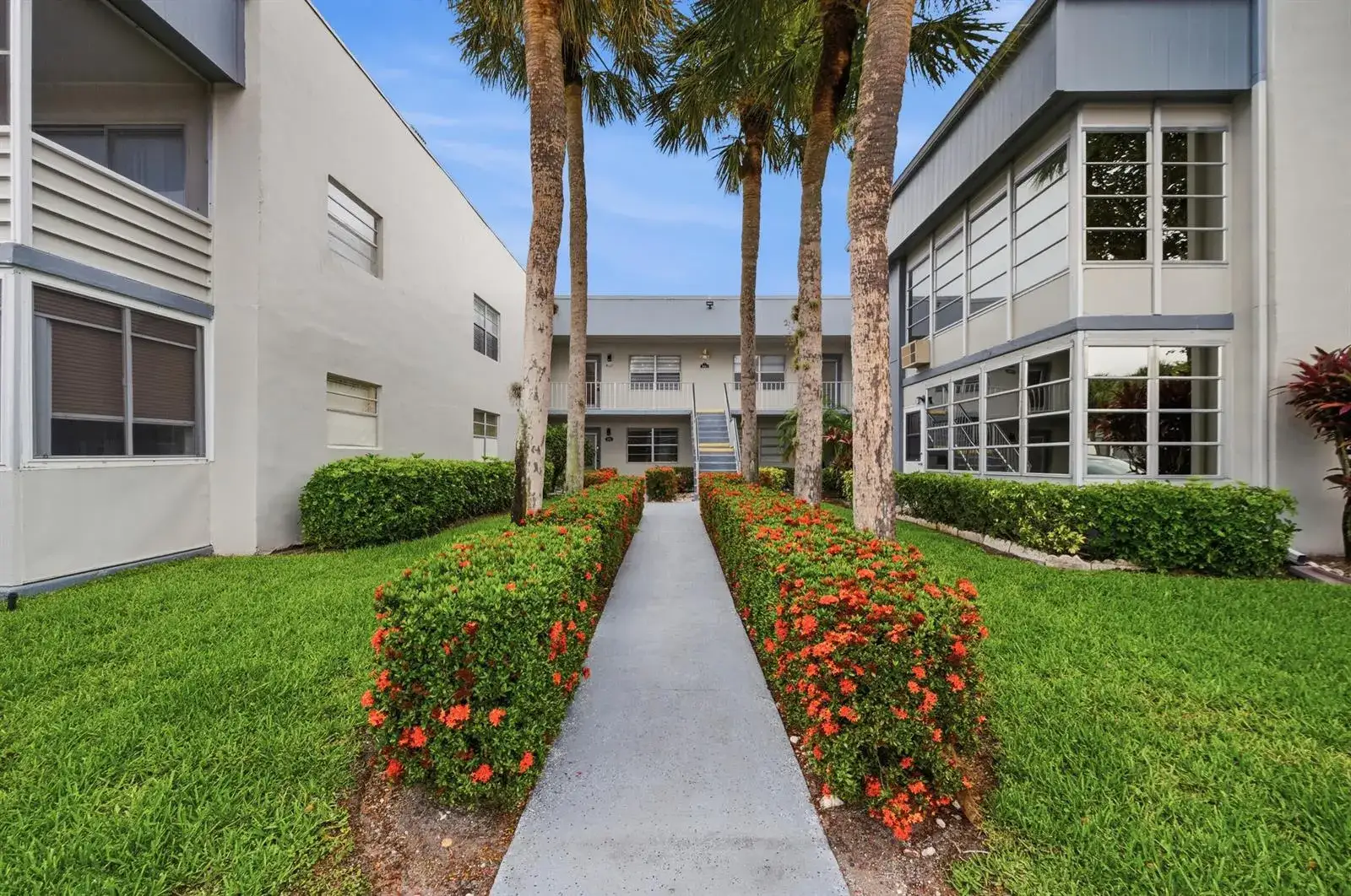 2 bedroom 2 bath Residential for sale at 330 Piedmont # 330, Delray Beach FL 33484