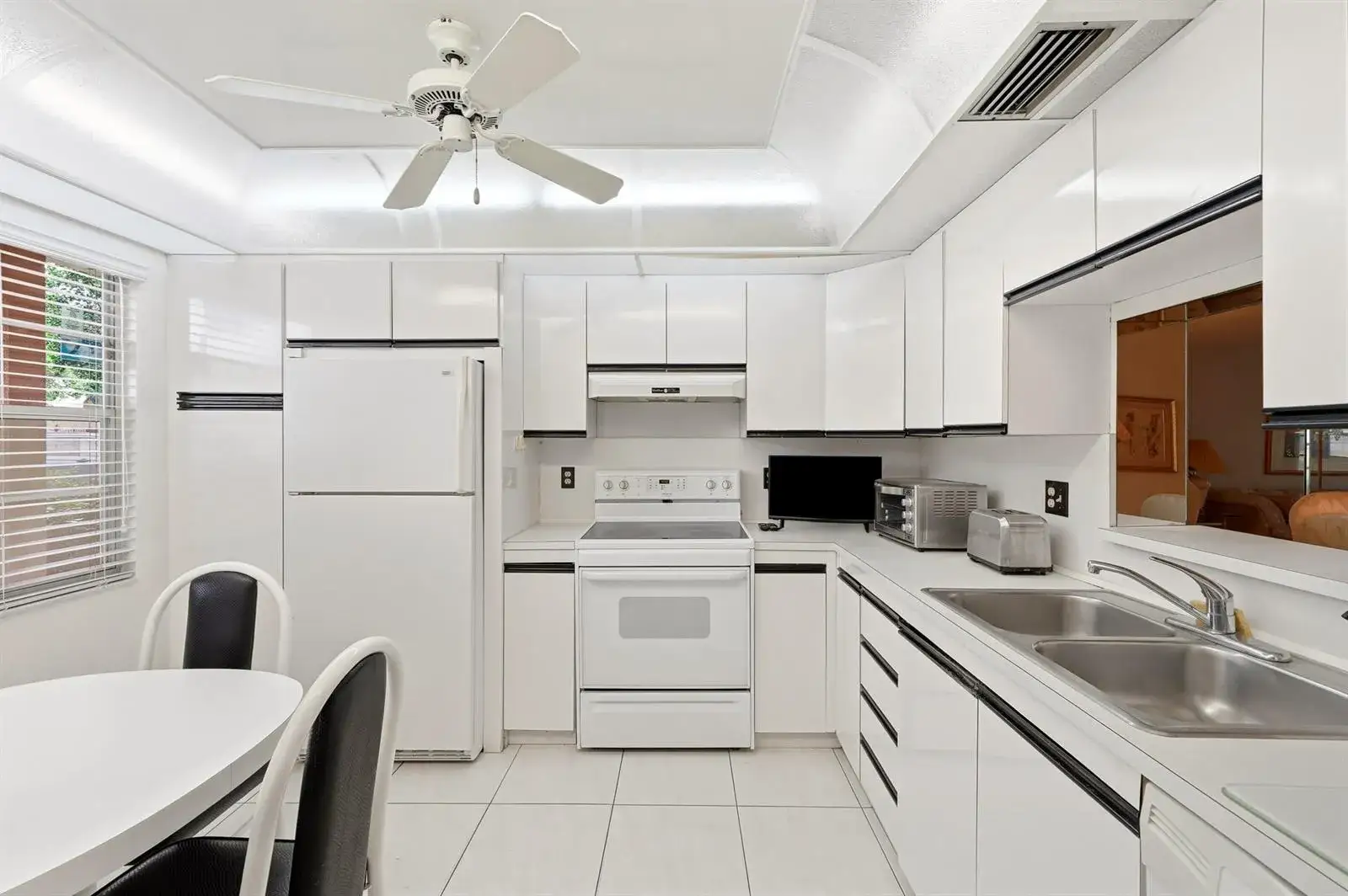 2 bedroom 2 bath Residential for sale at 2302 Lucaya Lane # E1, Coconut Creek FL 33066
