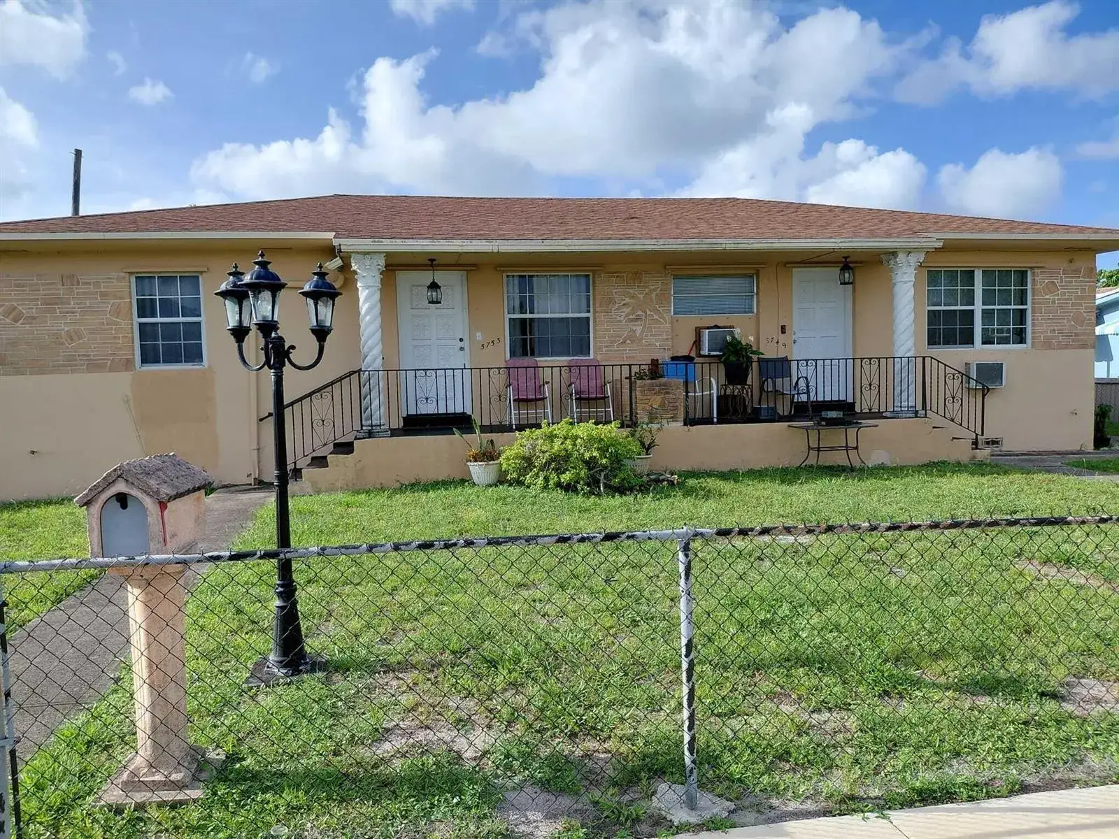 2 bedroom 1 bath Residential Lease for rent at 5749-5753 Grant Street, Hollywood FL 33021
