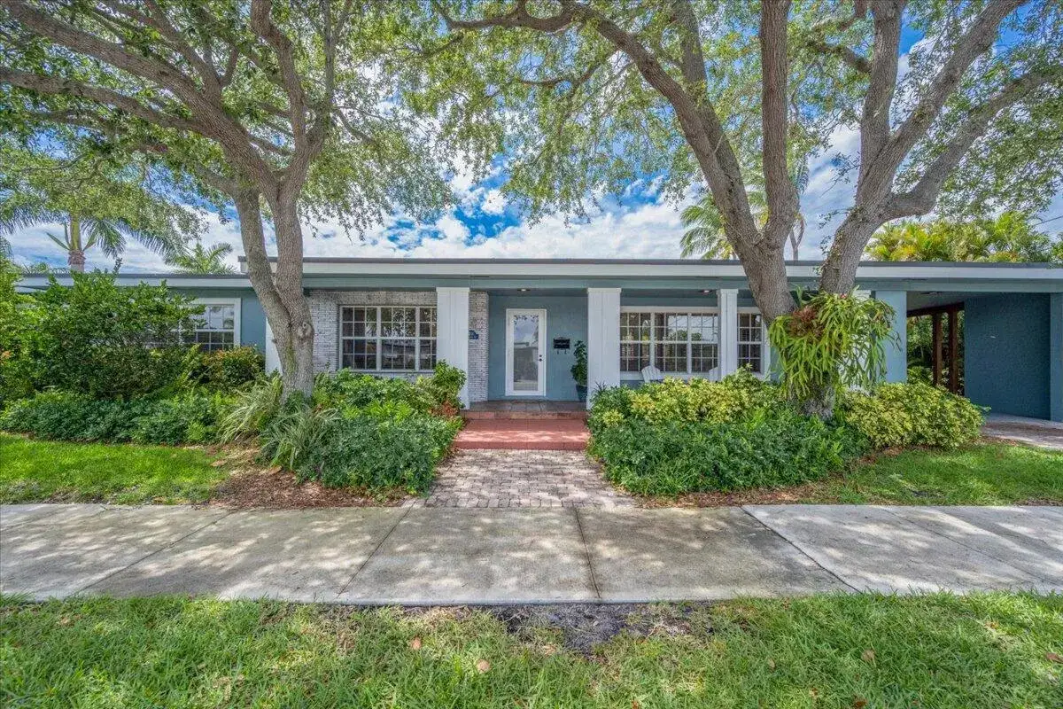 2 bedroom 2 bath Residential Lease for rent at 2201 N Lakeside Drive, FL 33460