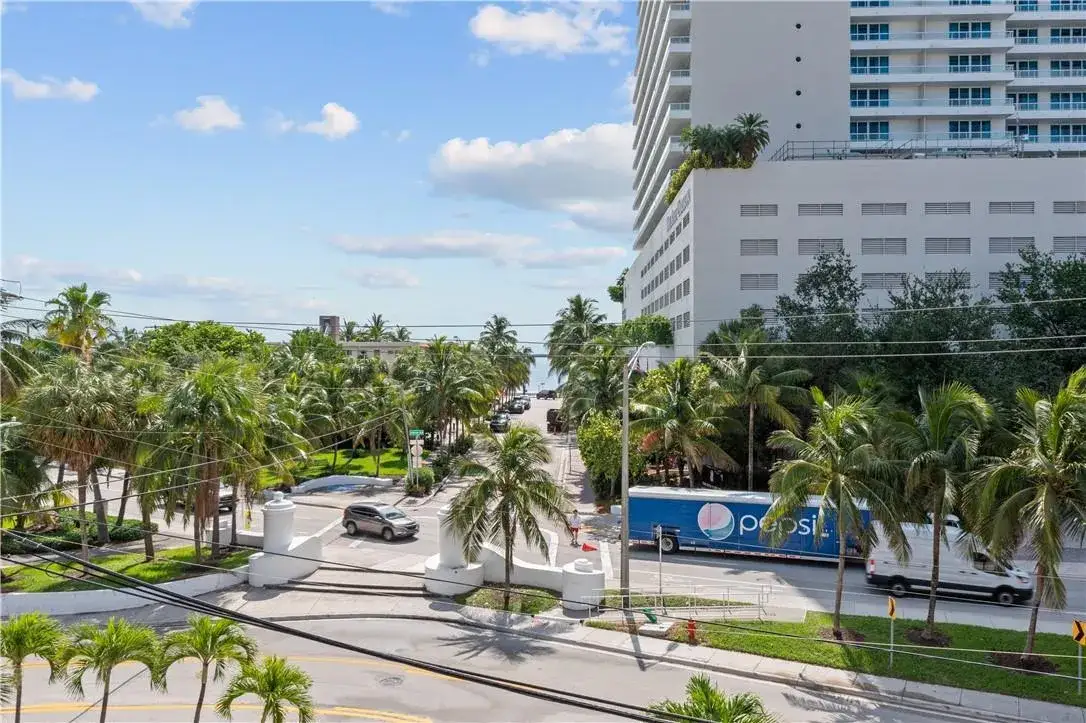 1 bedroom 1 bath Residential Lease for rent at 95 N Birch Road # 405, Fort Lauderdale FL 33304