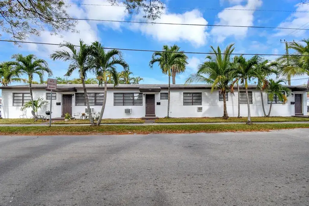 2 bedroom 1 bath Residential Lease for rent at 1116 S 17th Avenue S, Hollywood FL 33020