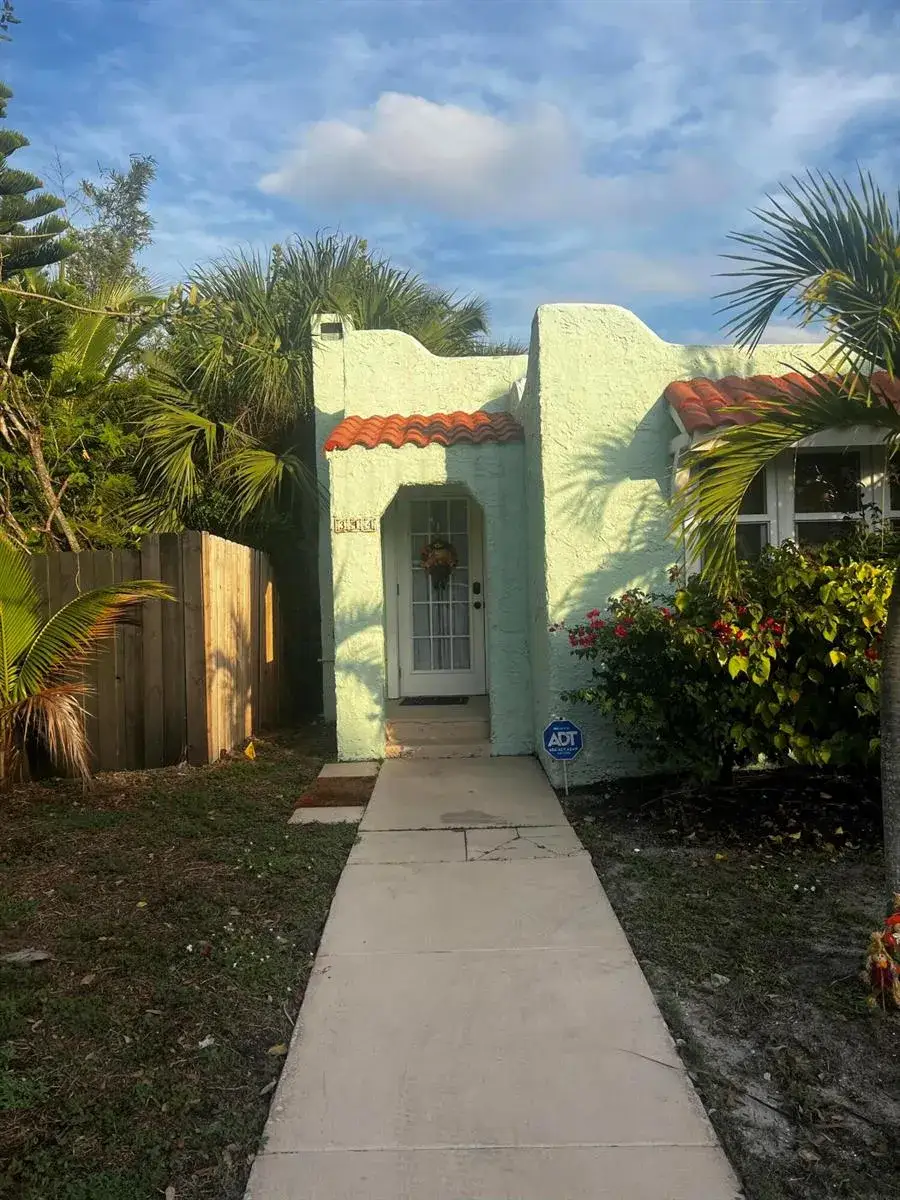 3 bedroom 1 bath Residential Lease for rent at 314 S L Street, FL 33460