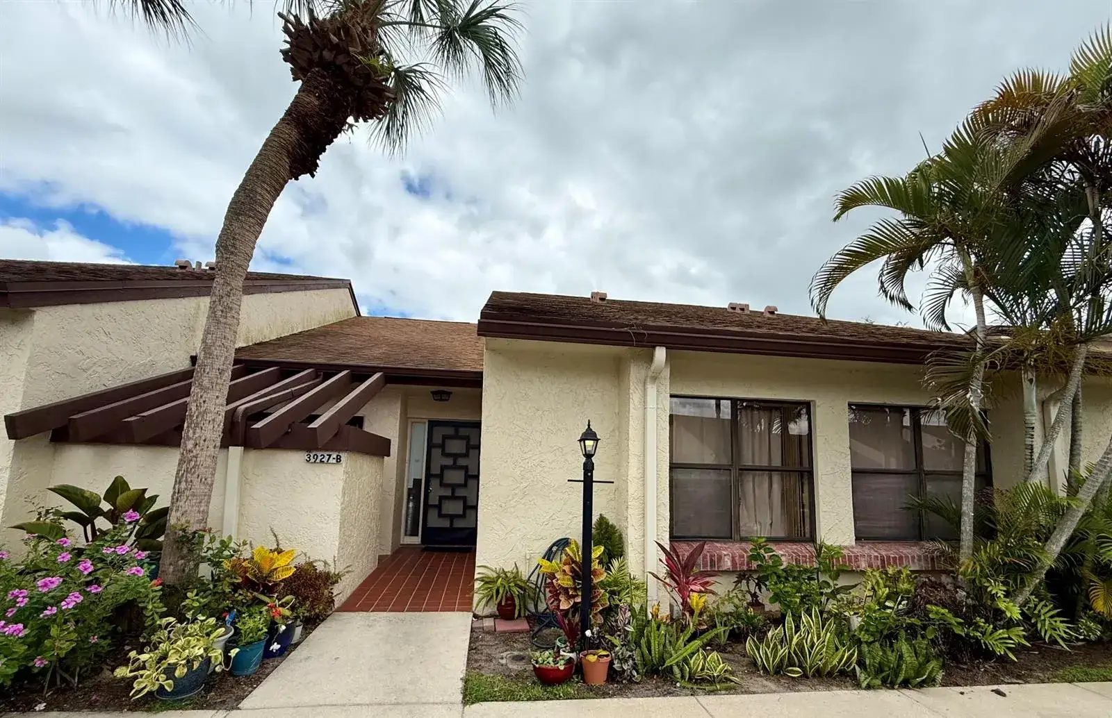 2 bedroom 2 bath Residential for sale at 3927 Vine Tree Trail # B, Lake Worth FL 33467