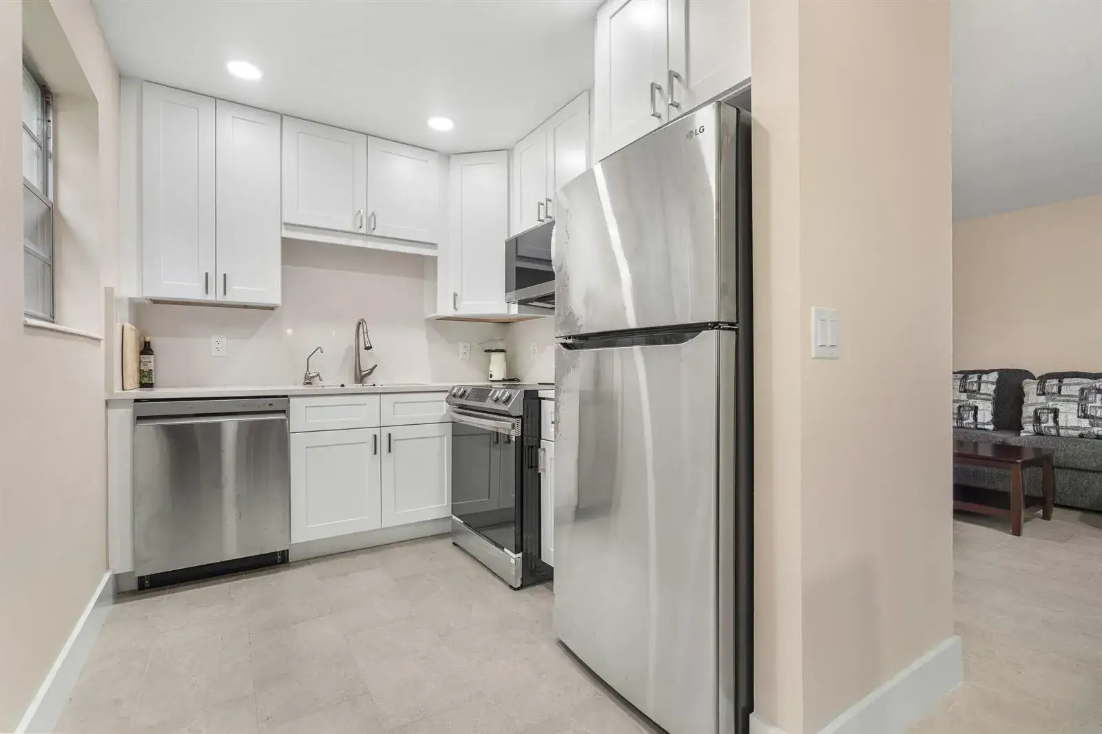 2 bedroom 1 bath Residential for sale at 168 Farnham, Deerfield Beach FL 33442