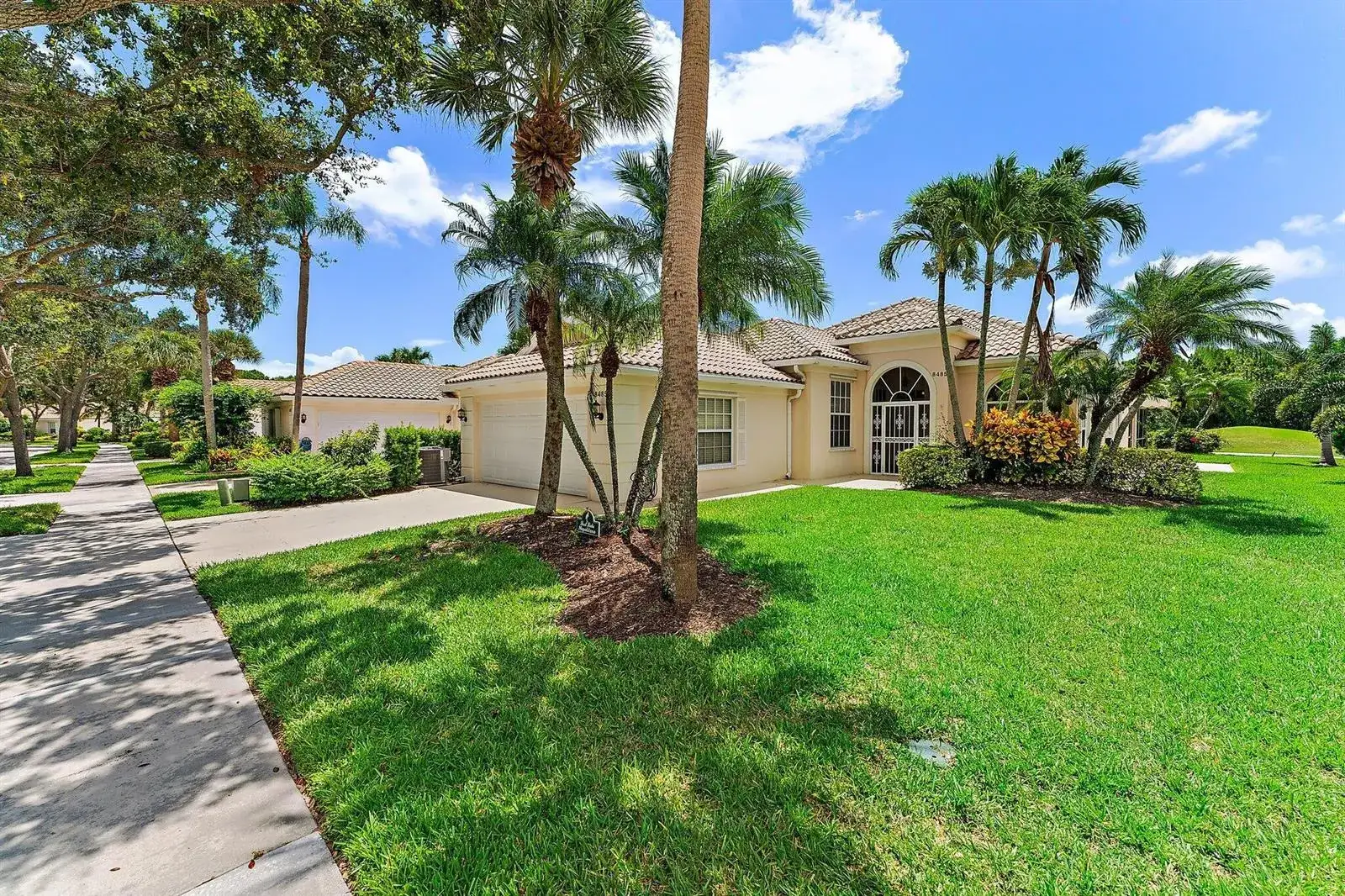 3 bedroom 2 bath Residential Lease for rent at 8485 SE Palm Hammock Lane, Hobe Sound FL 33455