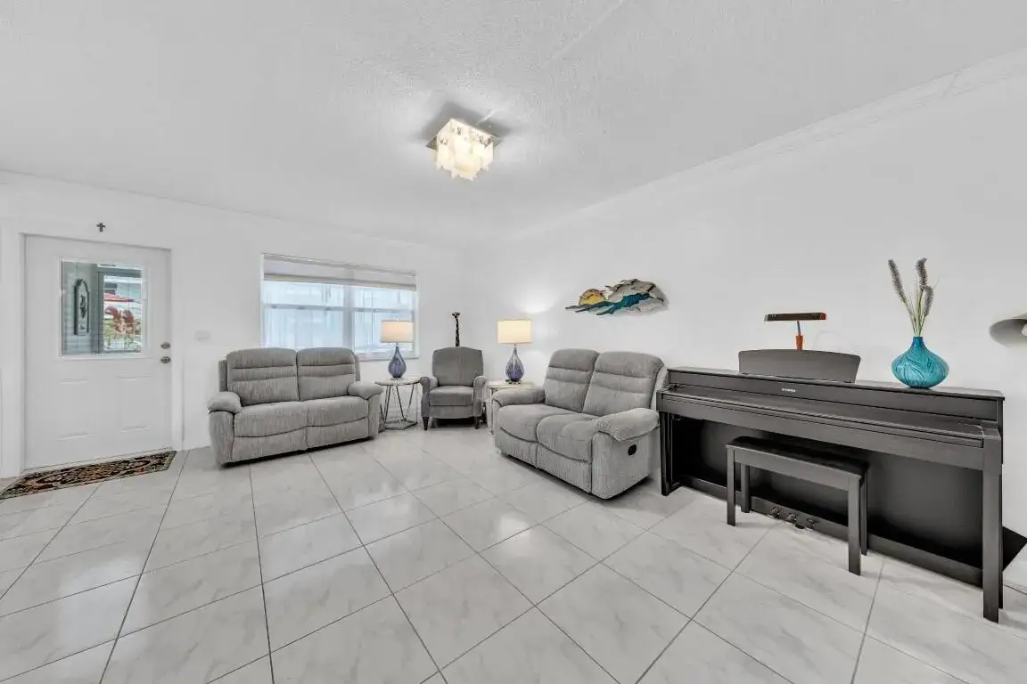 2 bedroom 2 bath Residential for sale at 580 Egret Drive # 121, Hallandale Beach FL 33009