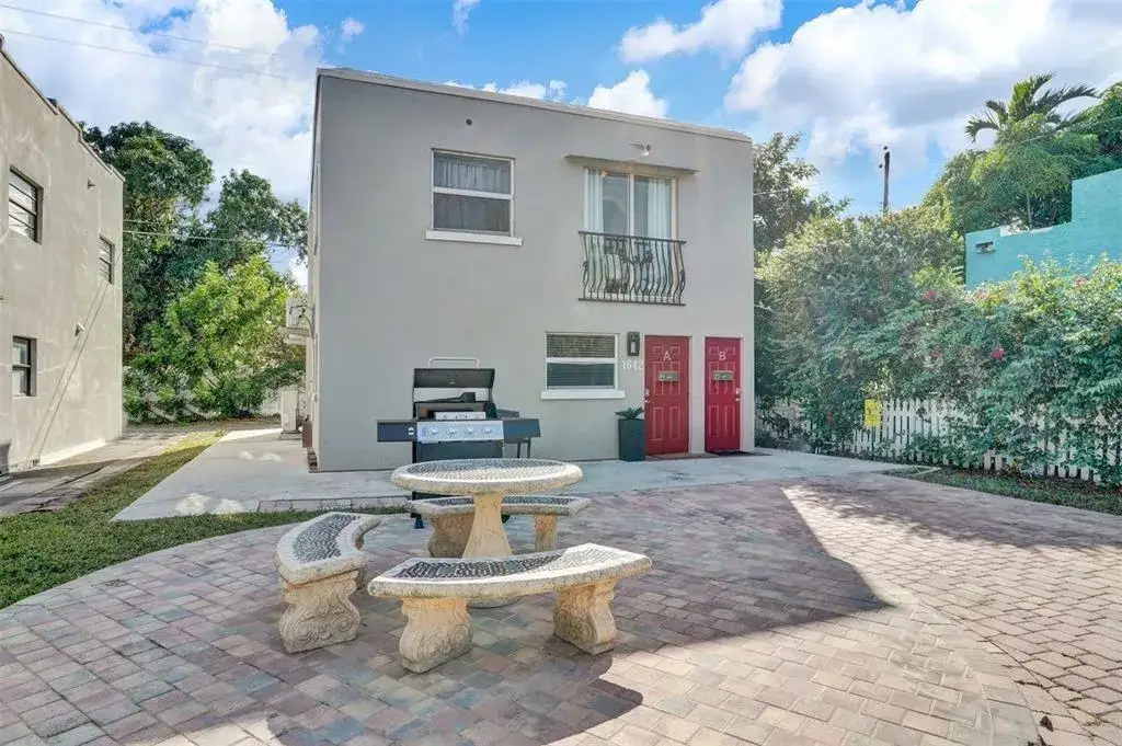 2 bedroom 1 bath Residential Lease for rent at 1642 Adams Street # b, Hollywood FL 33020