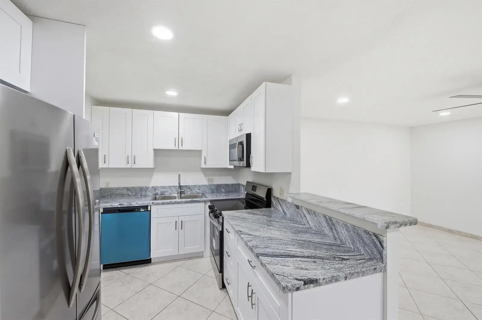 2 bedroom 2 bath Residential Lease for rent at 28 Seville 'b', Delray Beach FL 33446