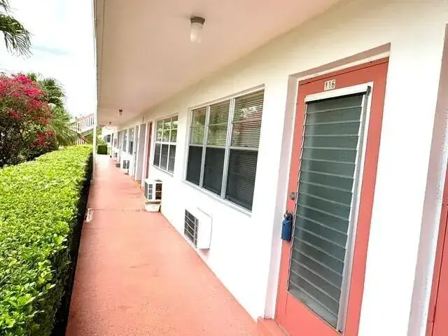 1 bedroom 1 bath Residential for sale at 116 Windsor F, West Palm Beach FL 33417