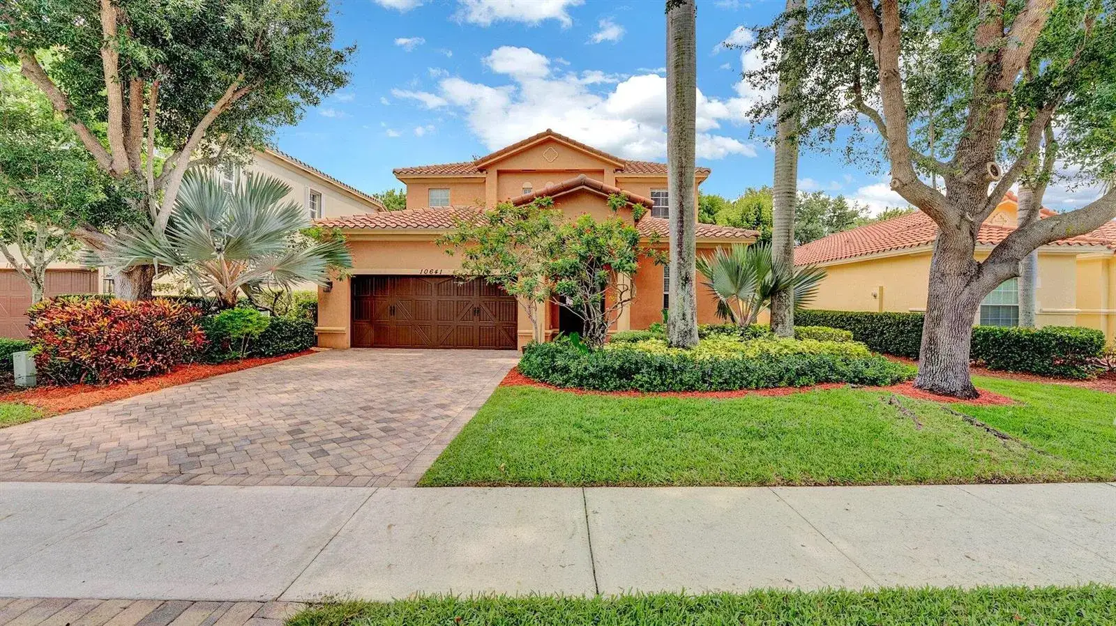 5 bedroom 3 bath Residential for sale at 10641 Willow Oak Court, Wellington FL 33414
