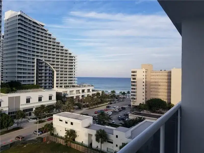 1 bedroom 1 bath Residential Lease for rent at 336 N Birch Road # 8d, Fort Lauderdale FL 33304