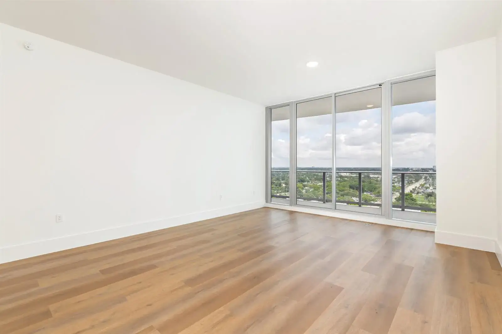 2 bedroom 2 bath Residential for sale at 220 Lake Shore Drive # 1809, Lake Park FL 33403