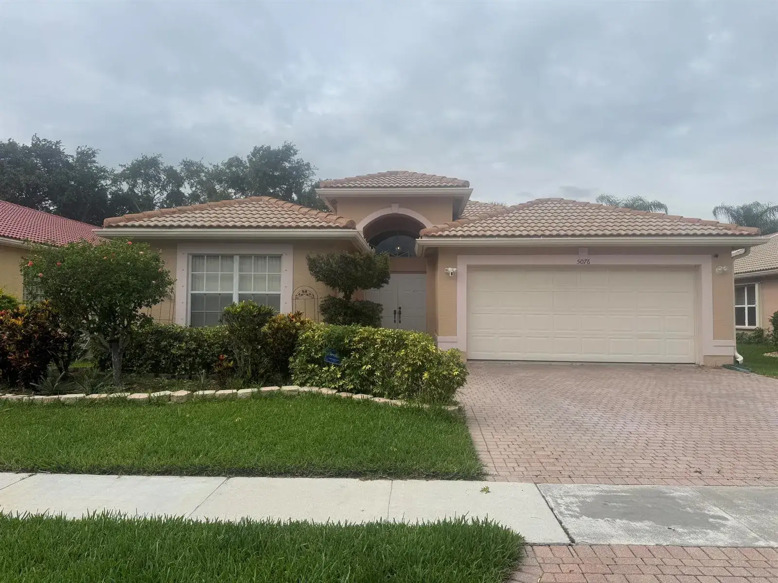 3 bedroom 2 bath Residential for sale at 5076 Nautica Lake Circle, FL 33463