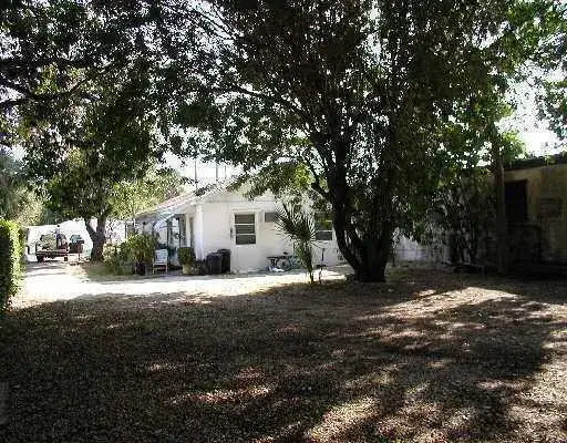 1 bedroom 1 bath Residential Lease for rent at 115 E Lantana Road, Lantana FL 33462