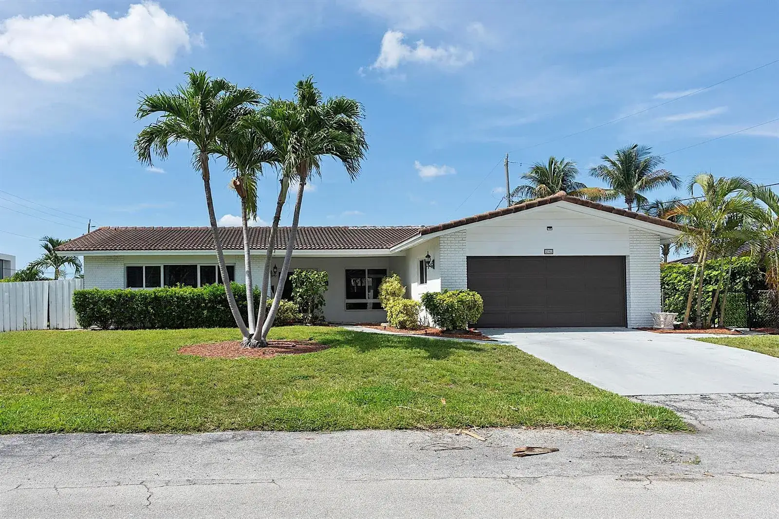 3 bedroom 2 bath Residential for sale at 2910 NE 40th Court, Lighthouse Point FL 33064