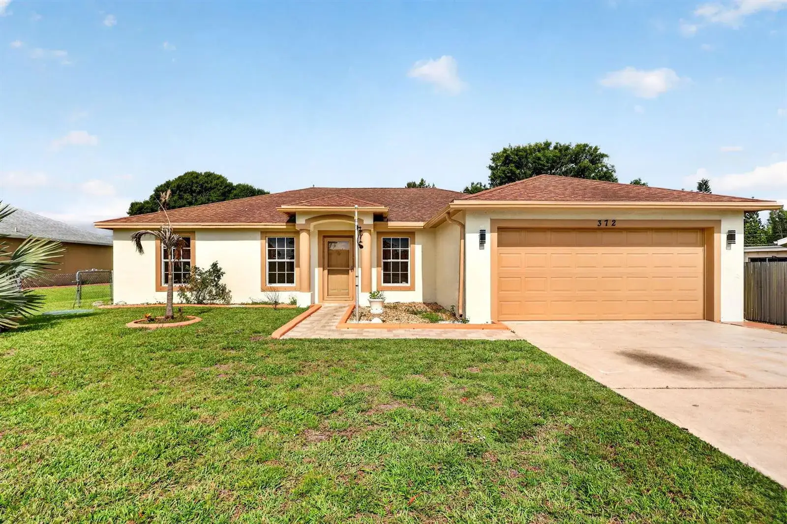 3 bedroom 2 bath Residential for sale at 372 NW Hogan Street, FL 34983