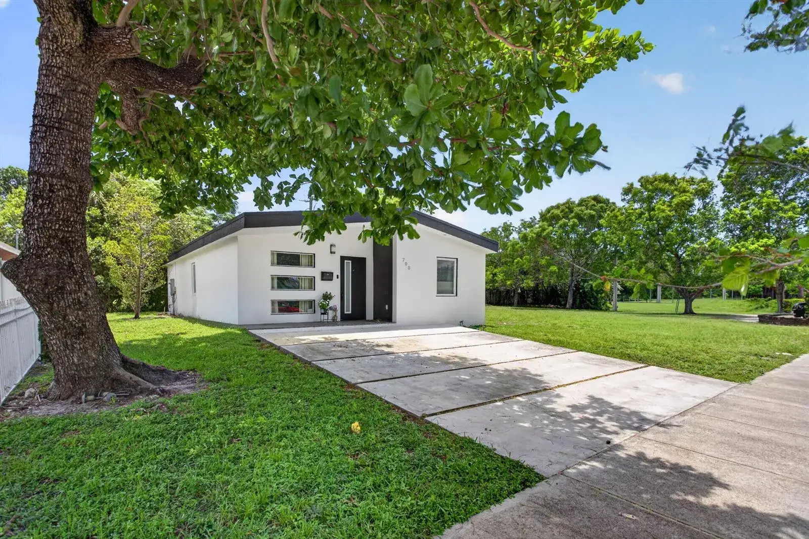 3 bedroom 2 bath Residential for sale at 700 NW 17th Terrace, Pompano Beach FL 33069