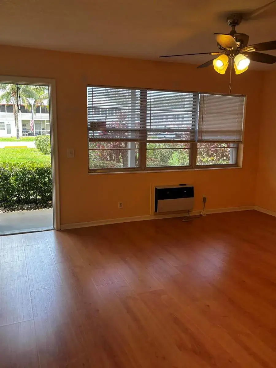 1 bedroom 1 bath Residential for sale at 4 Sussex, West Palm Beach FL 33417