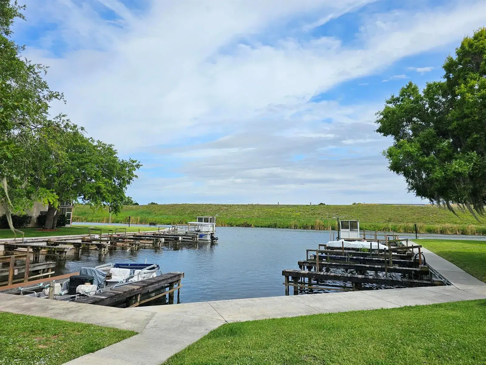 2 bedroom 1 bath Residential for sale at 3124 SE Us Highway 441 # J8, Okeechobee FL 34974