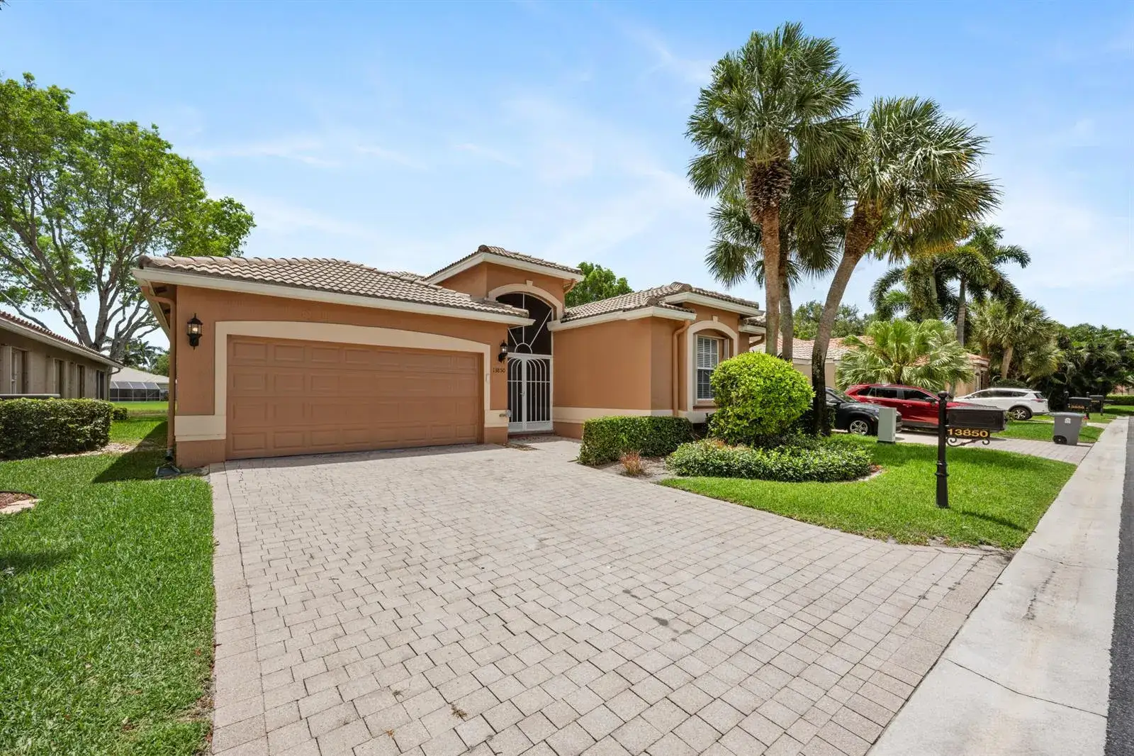 3 bedroom 2 bath Residential for sale at 13850 Vía Vittoria, Delray Beach FL 33446